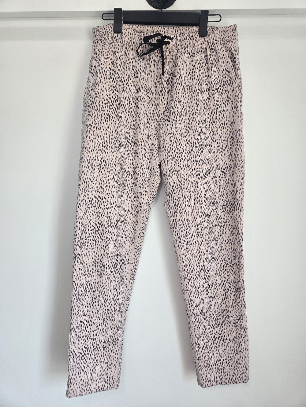 Lululemon Jet Crop *Luon Dottie Dash Grain Black Size 6 Black / Beige